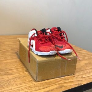 Toddler lebron Nike’s size 8c